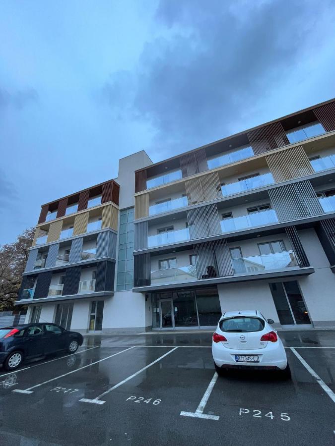 Studio Apartman Implex Apartment Đakovo Exterior photo